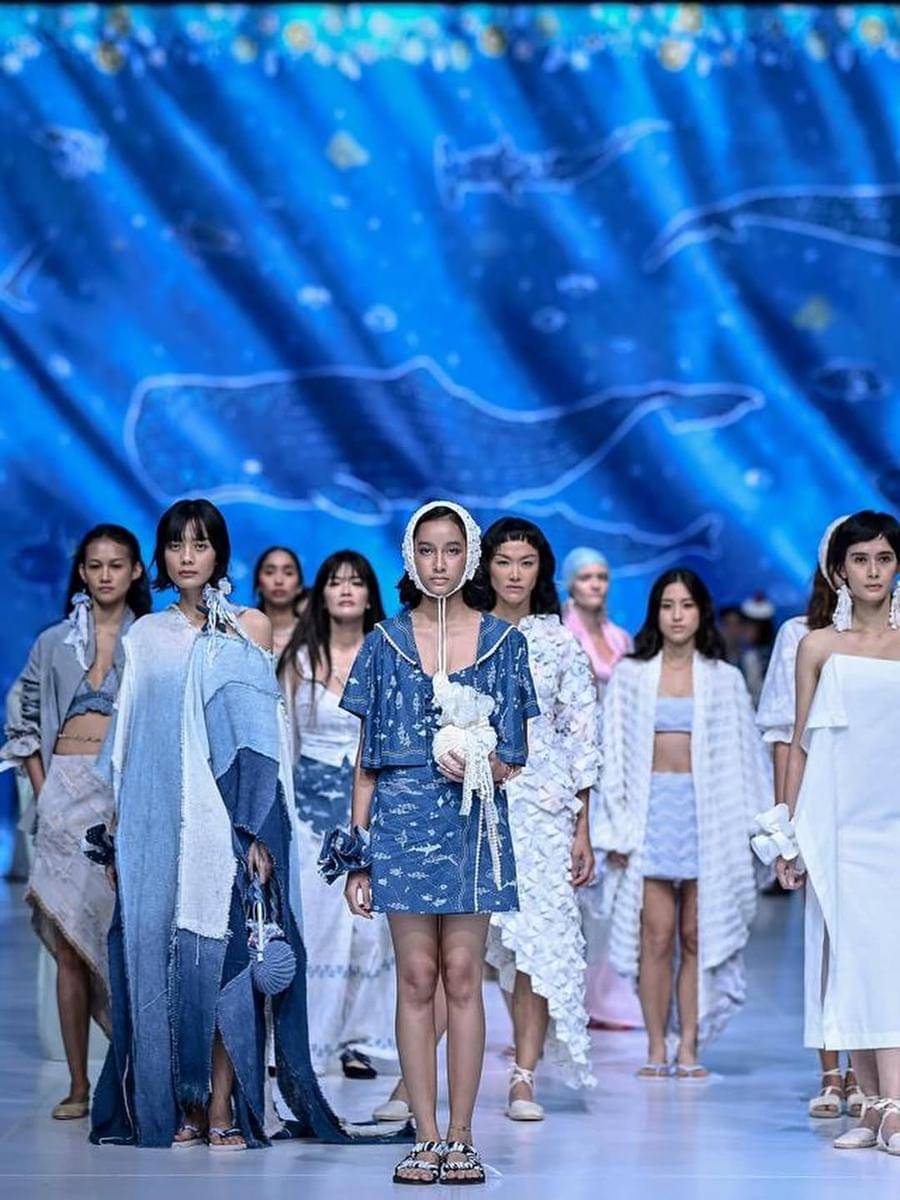 Widuri anak Widi Mulia tampil di JFW 2025