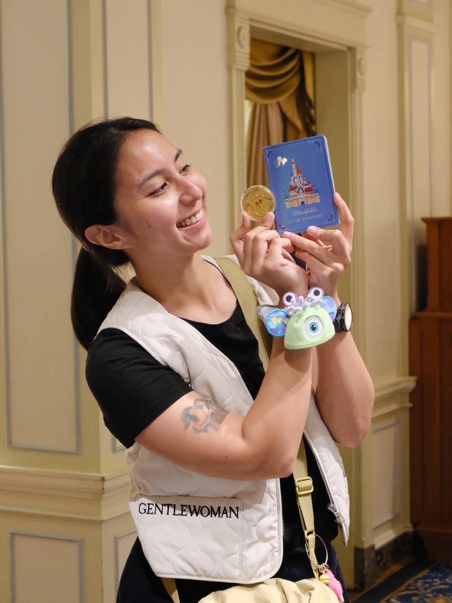 Clairine Clay dan Joshua marathon di Disneyland Hong Kong 