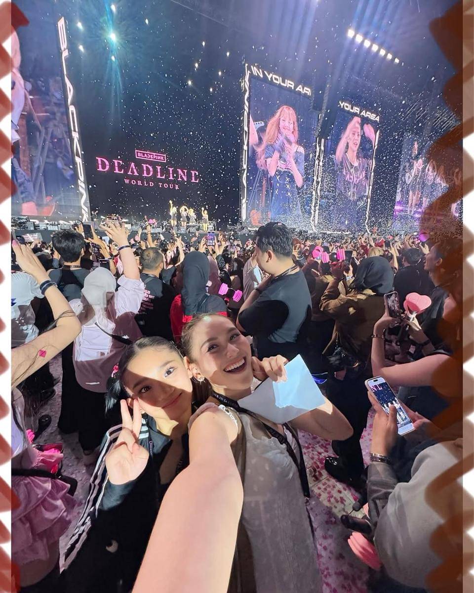 Ayu Ting Ting dan Bilqis nonton konser BLACKPINK