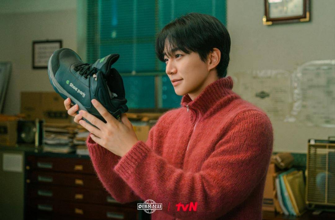 Cuplikan drakor Typhoon Family