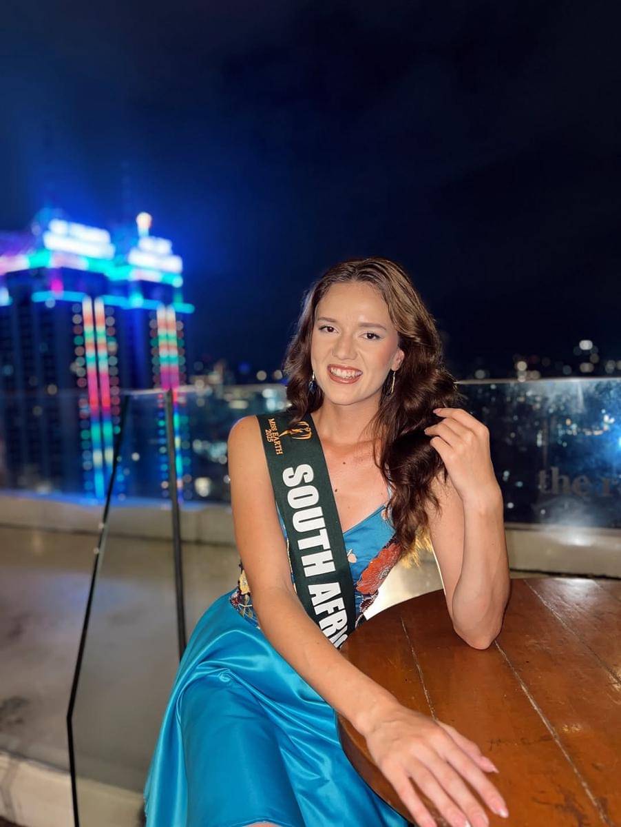 potret Jenique Botha, Miss Earth Afrika Selatan 2025
