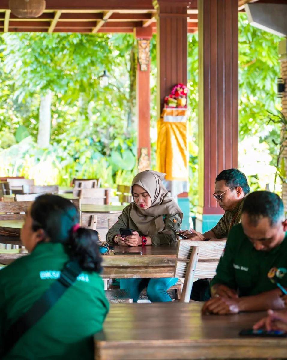 potret area restoran di dalam Tasta Zoo