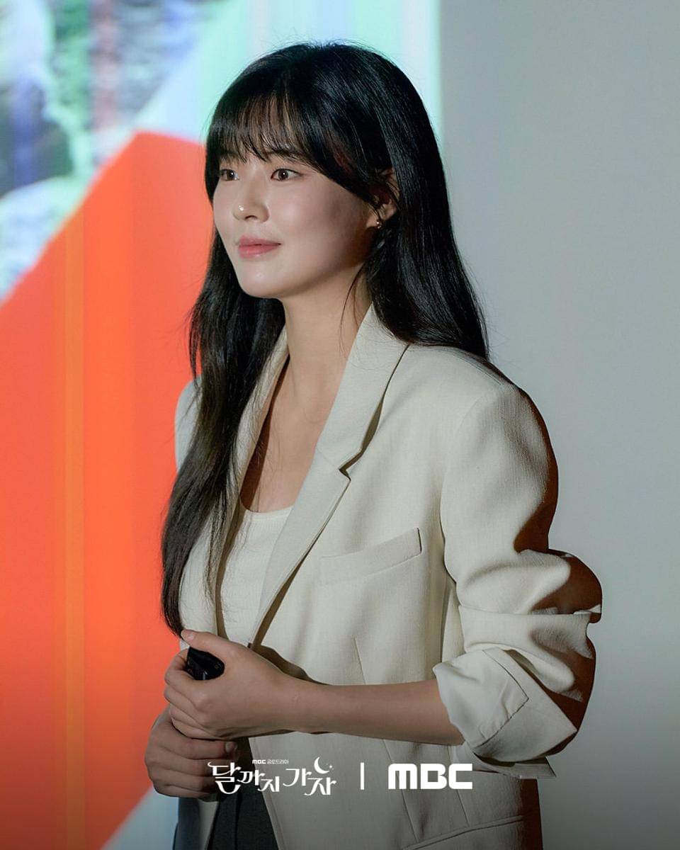 Still cut To the Moon