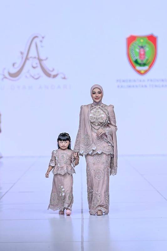 Aurel Hermansyah dan Ameena di JFW. (dok.JFW Indonesia)
