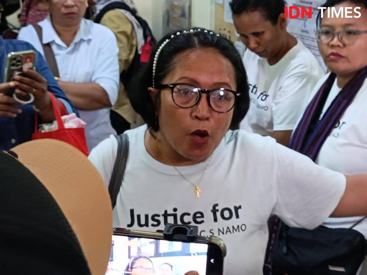 Ibu Prada Lucky ngamuk, tuding saksi bela tiga perwira.