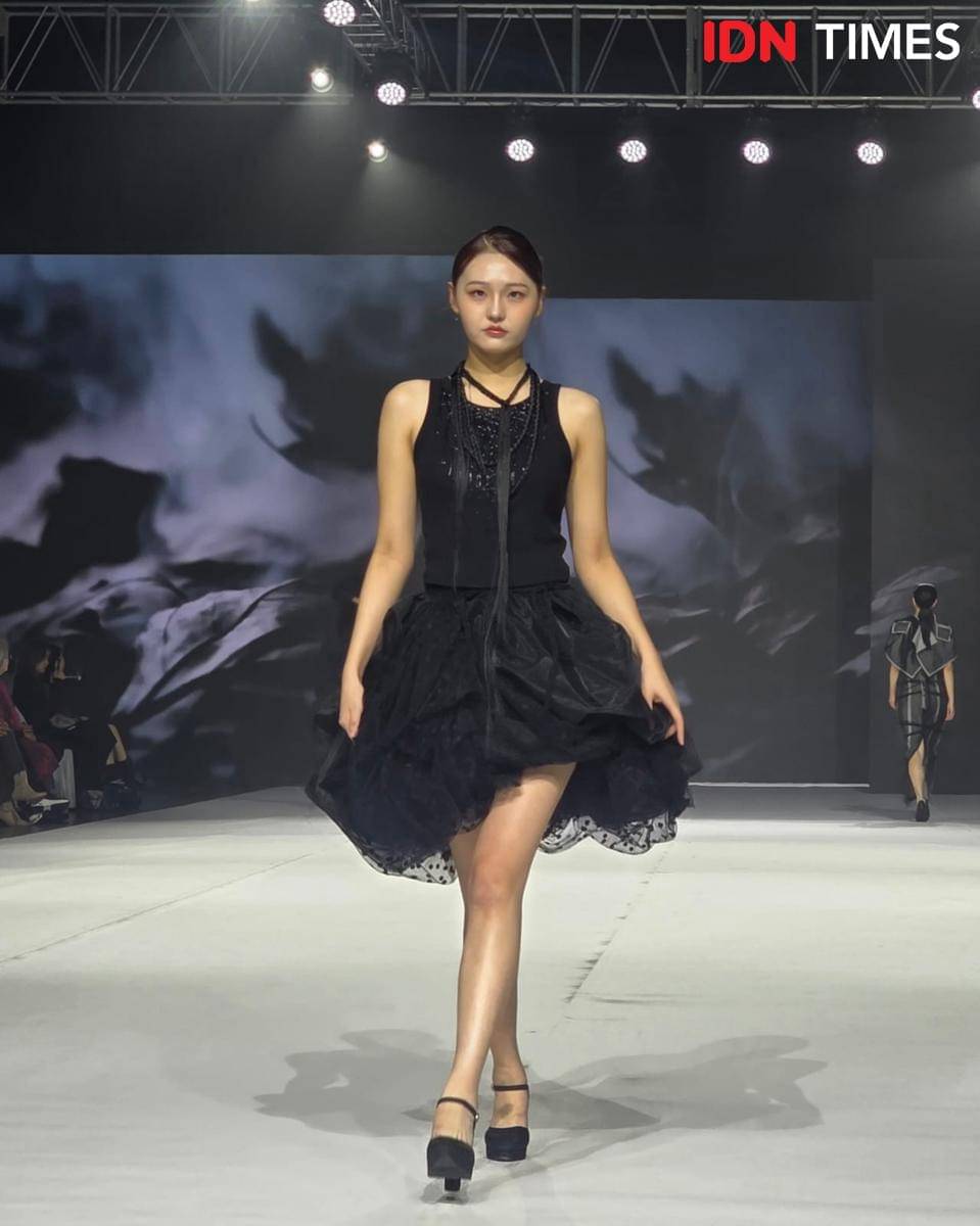 Koleksi karya Jerome Blin asal Prancis di Busan Fashion Week 2025