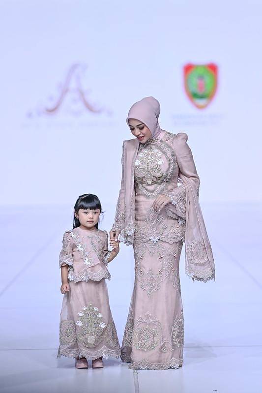 Aurel Hermansyah dan Ameena di JFW. (dok.JFW Indonesia)
