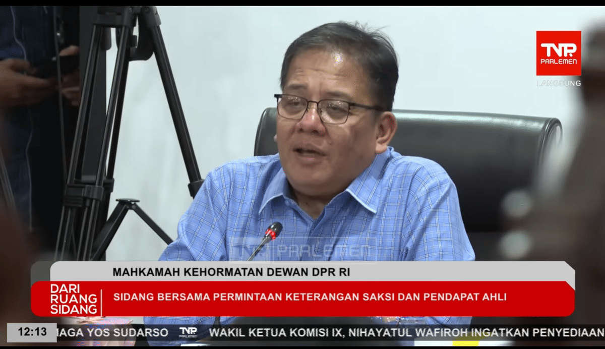 Ahli Kriminologi Adrianus Eliasta Sembiring Meliala dalam sidang pelanggaran kode etik terhadap lima anggota DPR yang telah dinonaktifkan pada Senin (3/11/2025). (Dok. youtube.com/TVR PARLEMEN)