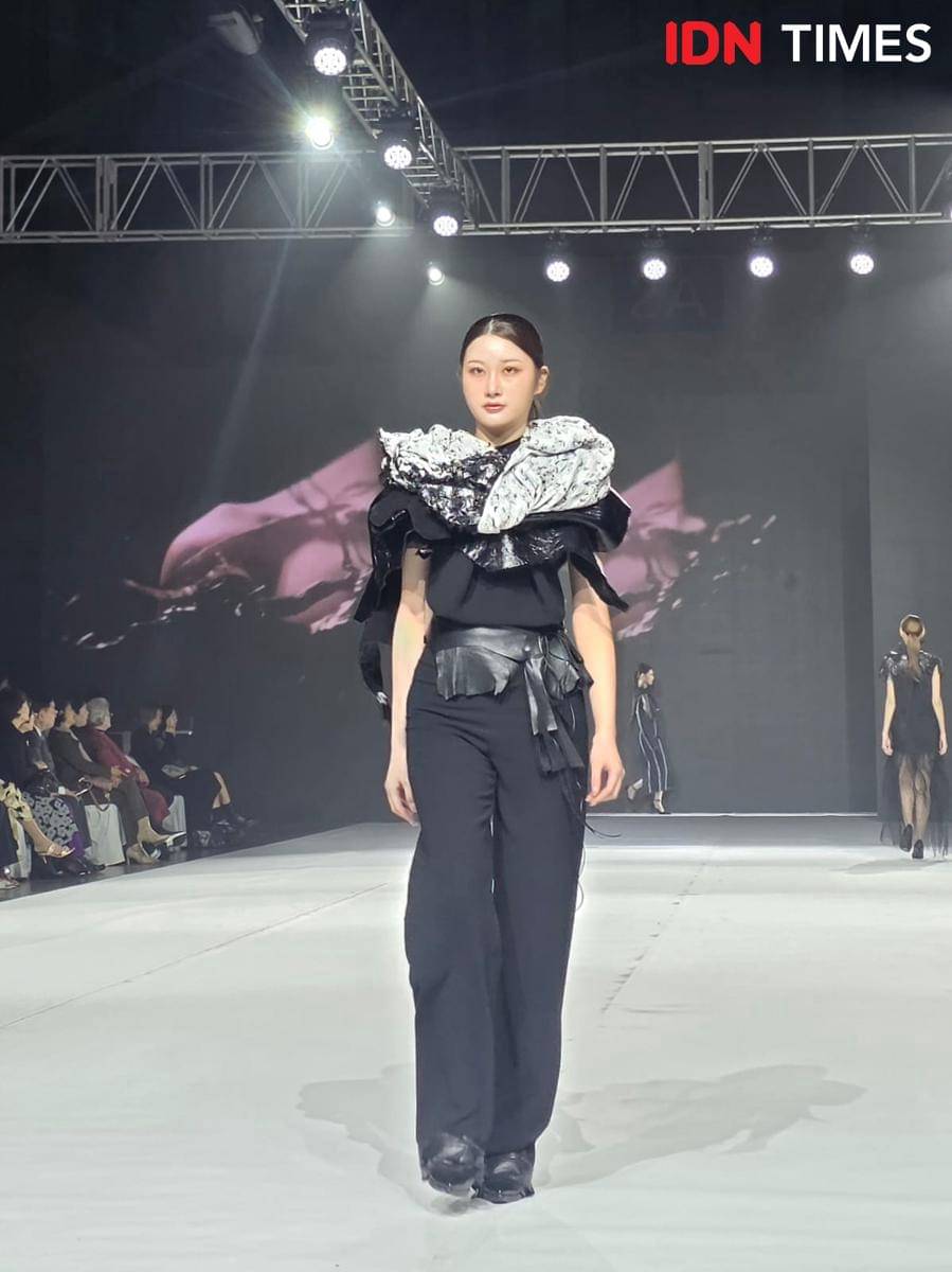 Koleksi karya Jerome Blin asal Prancis di Busan Fashion Week 2025