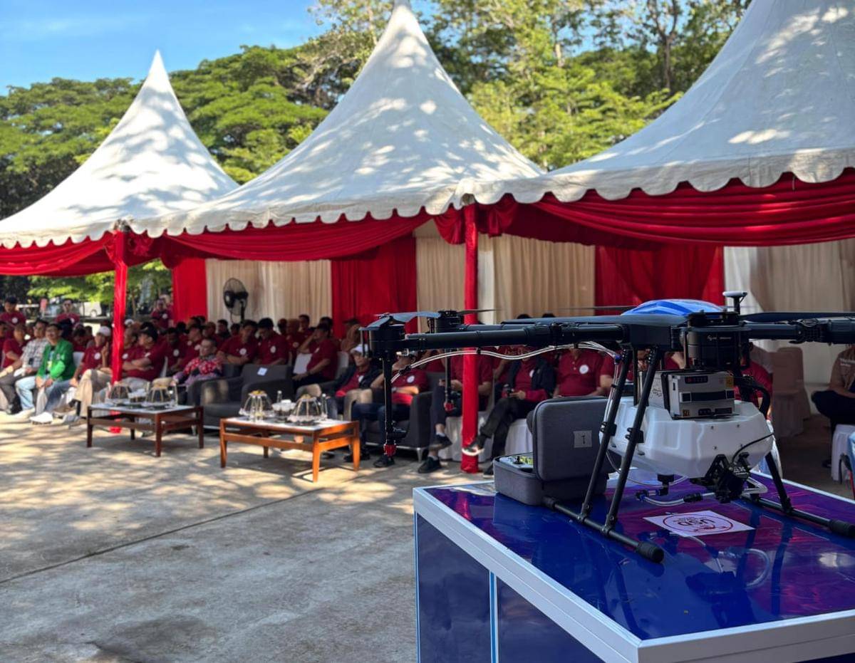 Laboratorium Mekatronika dan Robotika Departemen Teknik Mesin Universitas Hasanuddin meluncurkan Rice Seed Spreading Drone atau drone penyebar benih padi. (Dok. Istimewa)