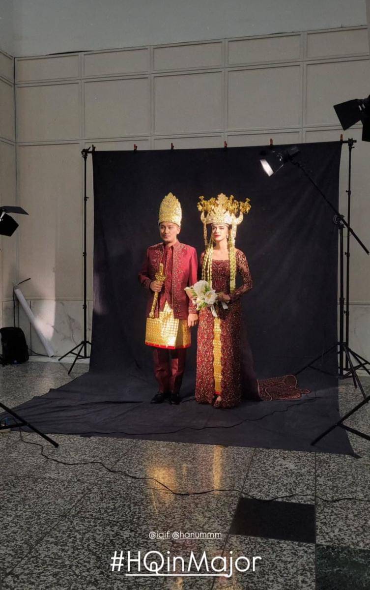 Gaya Makeup dan Busana Azizah Hanum di Resepsi Nikah