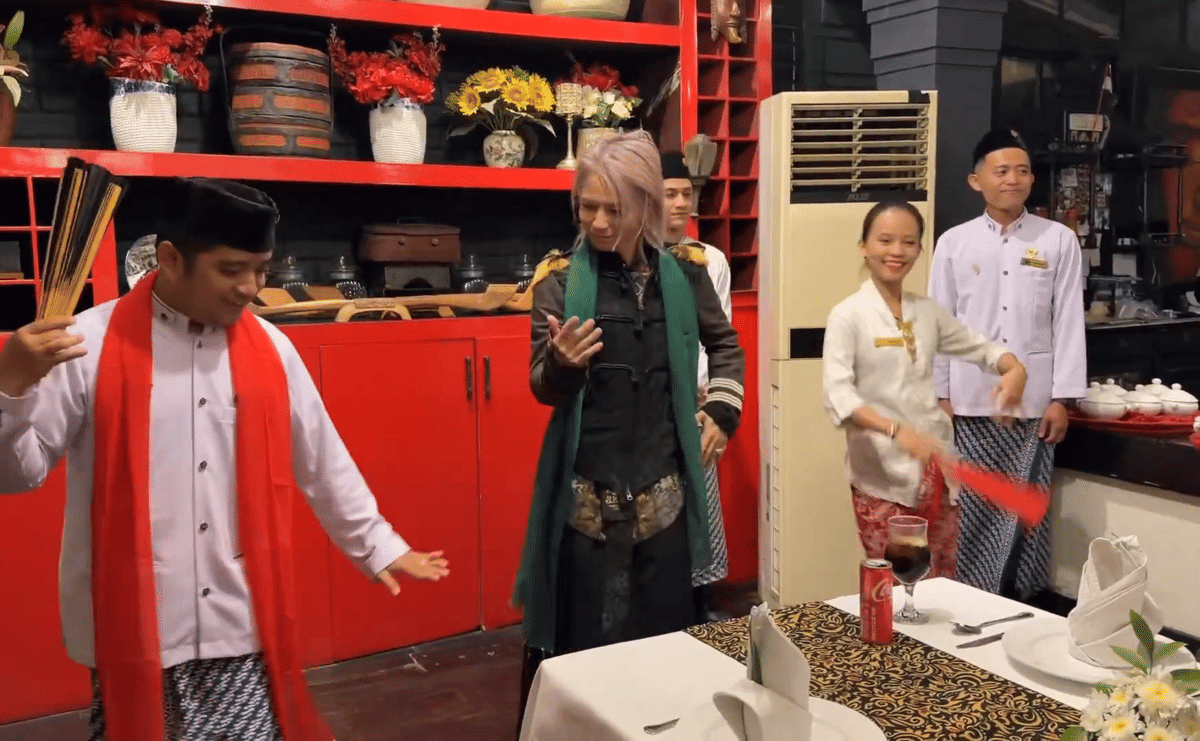 Hyde jalan-jalan di Jakarta