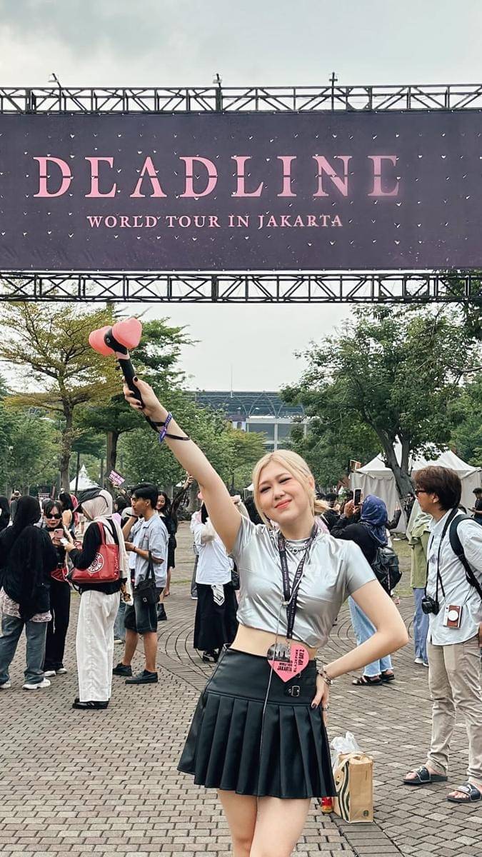 artis dandan ala member BLACKPINK di konser