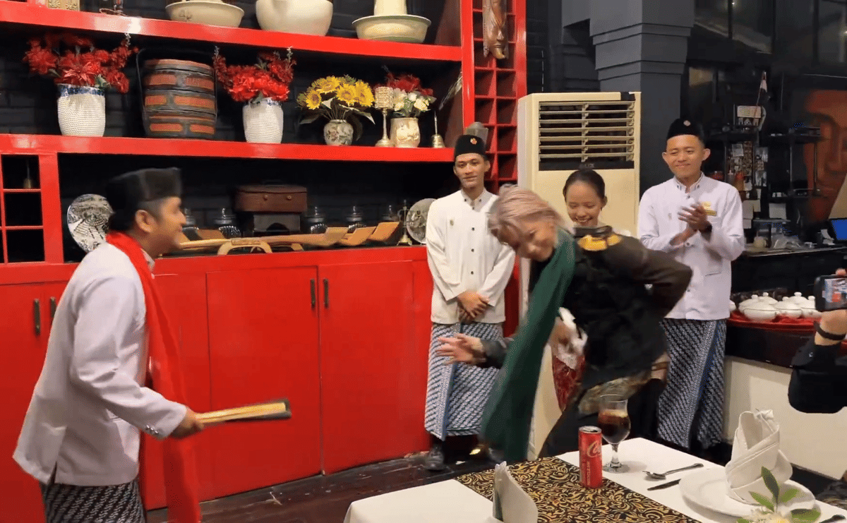 Hyde jalan-jalan di Jakarta