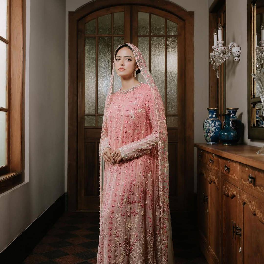 Rangkaian busana pernikahan Azizah Hanum