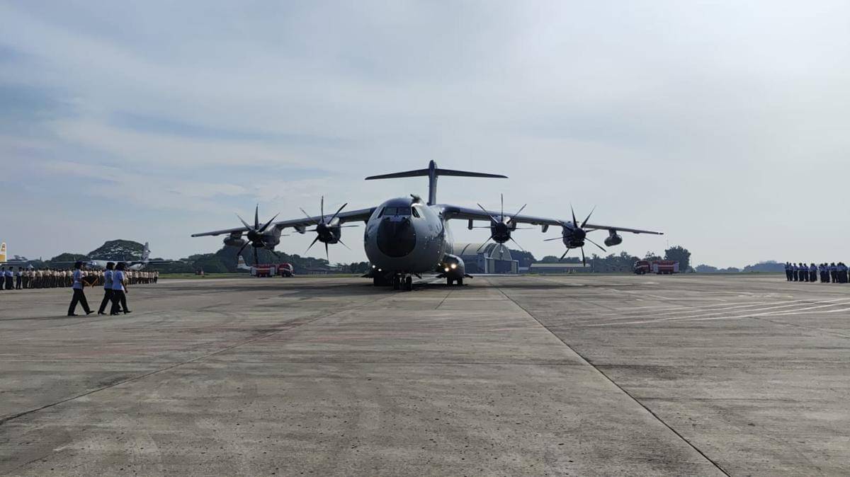 Unit pertama pesawat angkut Airbus A400M pesanan Indonesia tiba di Lanud Halim Perdanakusuma, Jakarta Timur pada Senin (3/11/2025) pukul 07.50 WIB