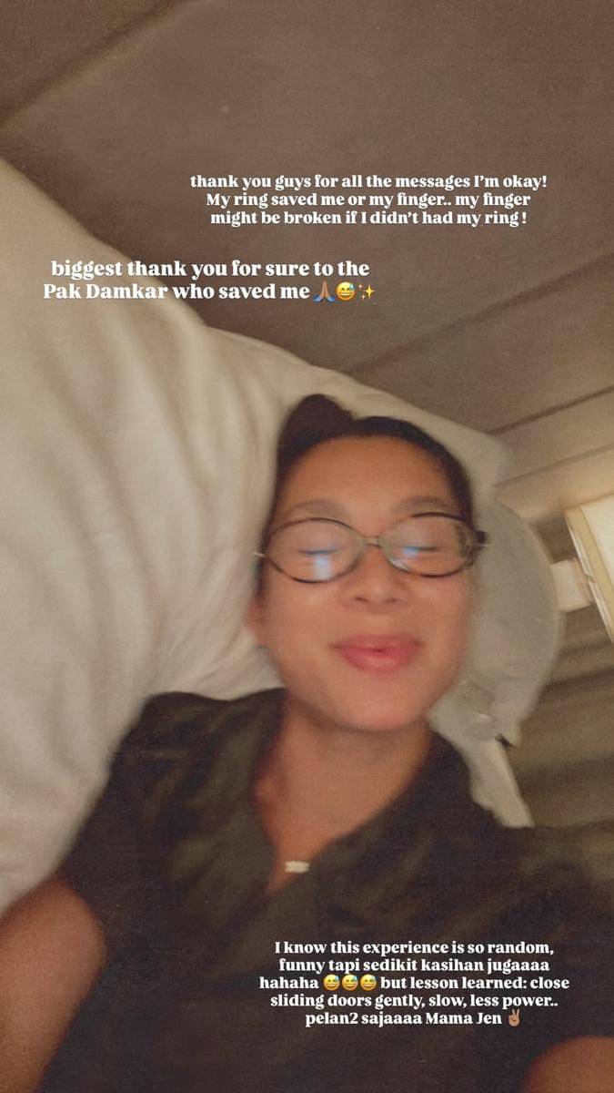 Jennifer Bachdim ke Damkar usai Jari Kejepit Cincin (instagram.com/jenniferbachdim)