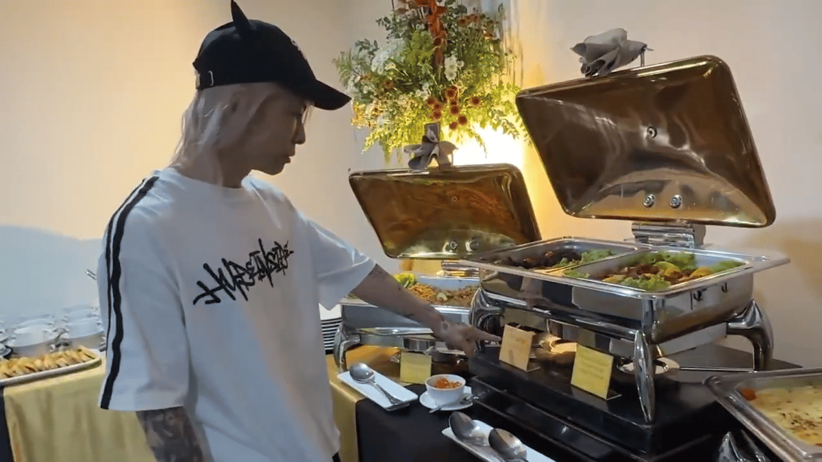 Hyde jalan-jalan di Jakarta