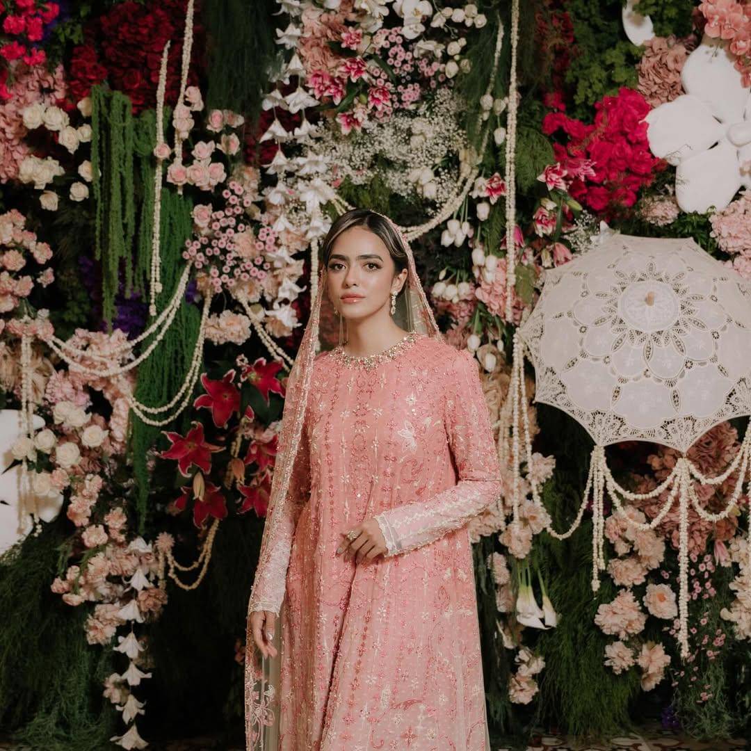 Rangkaian busana pernikahan Azizah Hanum