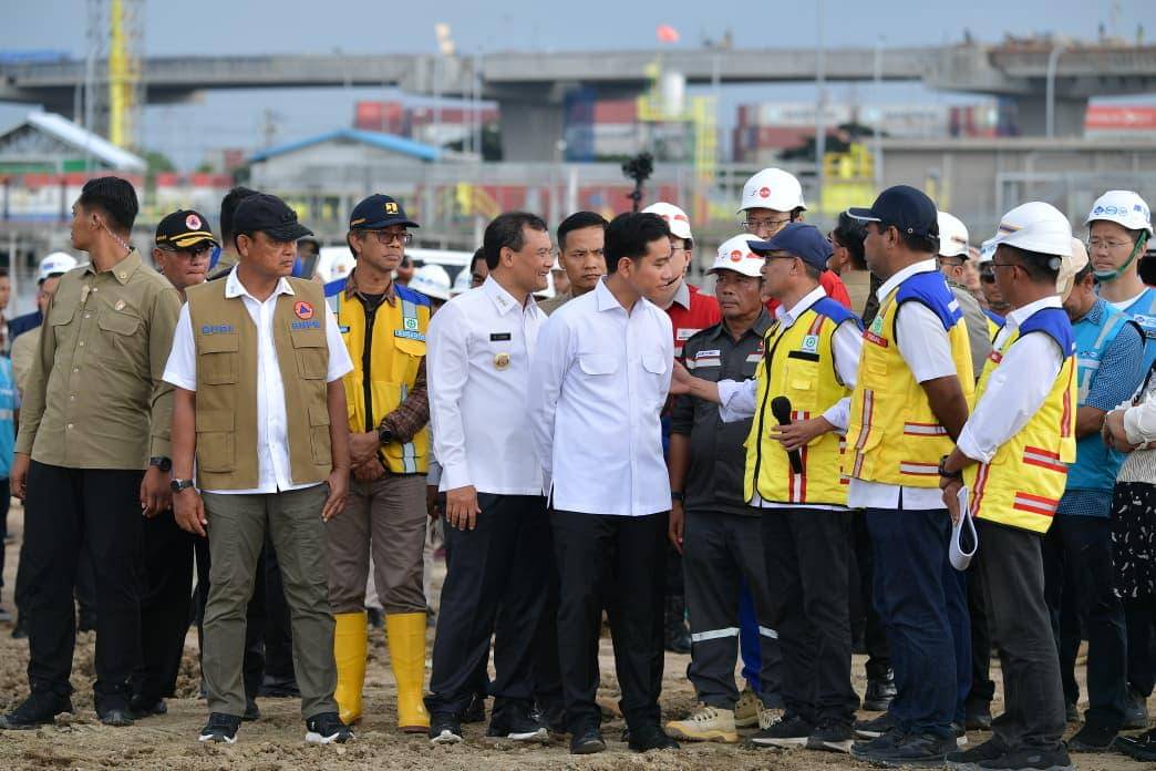 Wakil Presiden (Wapres) Gibran Rakabuming meninjau proyek Kolam Retensi Terboyo Semarang