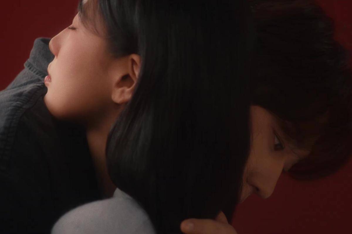 cuplikan MV lagu "Stay" dari URBAN ZAKAPA