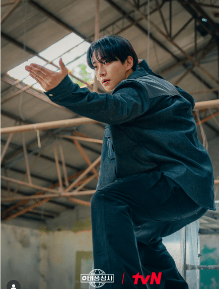 cuplikan drama Typhoon Family