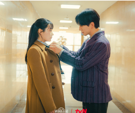 cuplikan drama Typhoon Family