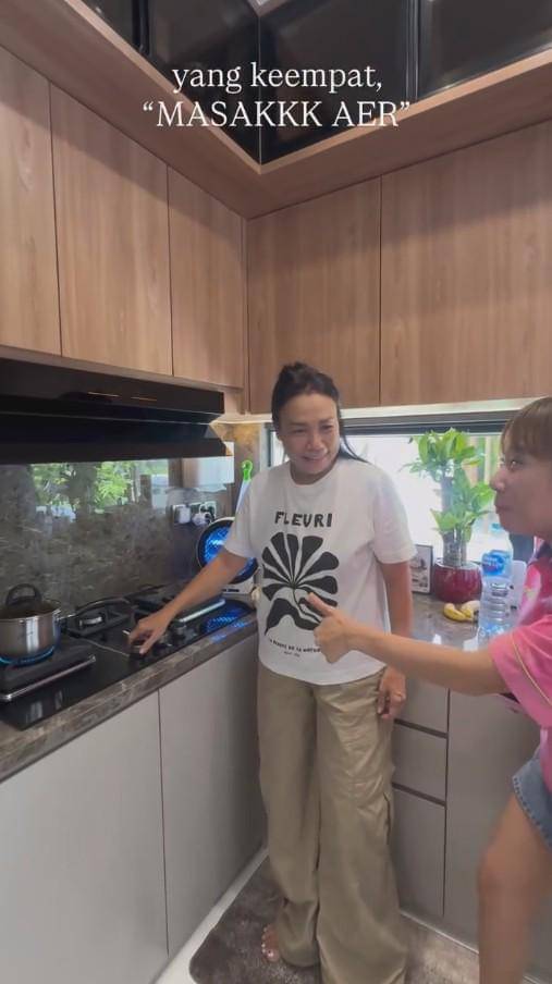 Rumah Baru Ibunda Cherly Juno