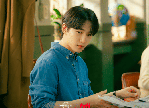 cuplikan drama Typhoon Family