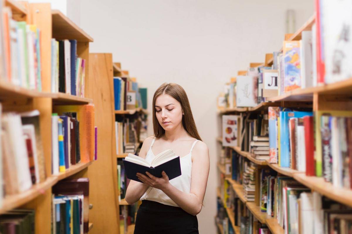 ilustrasi membaca buku