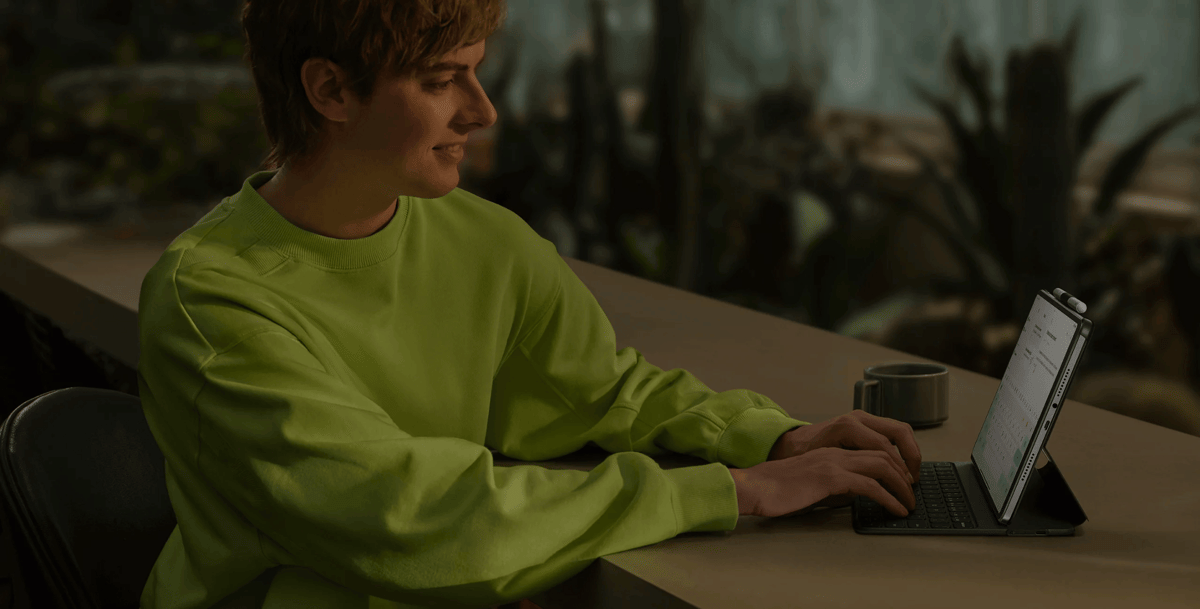 ilustrasi tablet untuk produktivitas kerja