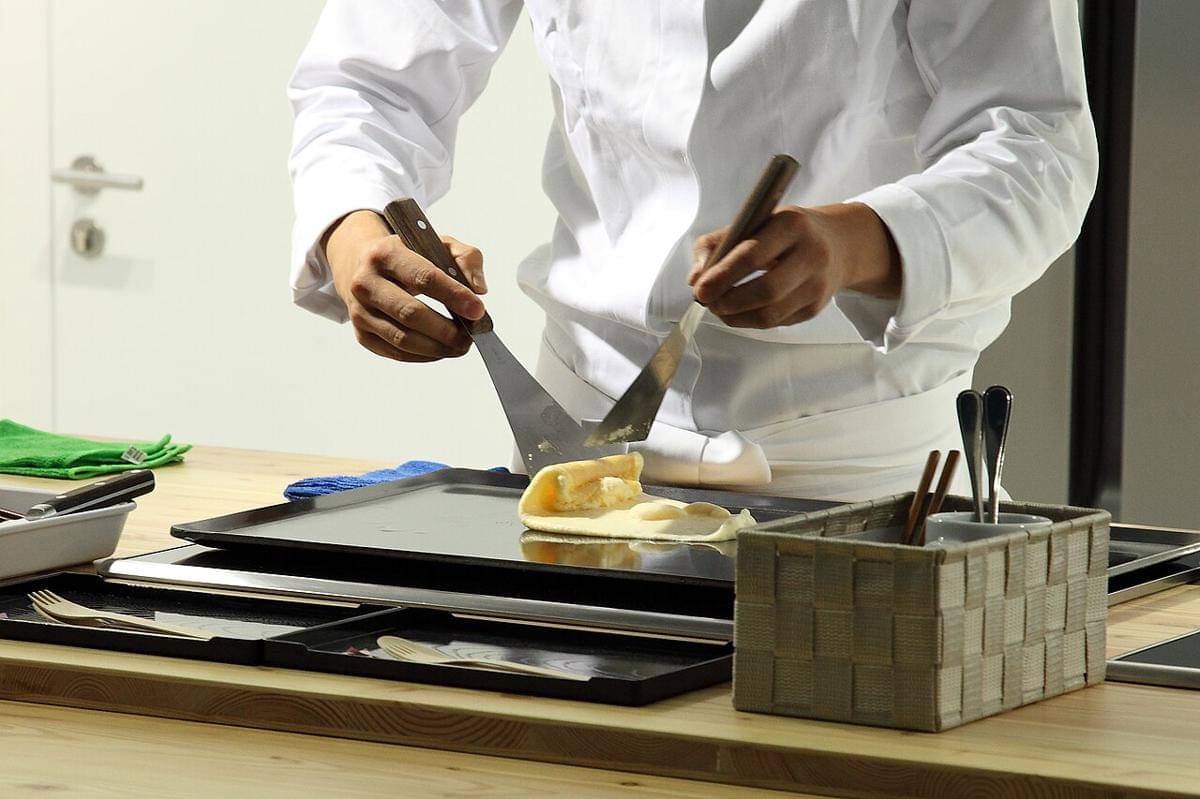 ilustrasi memasak tamagoyaki 