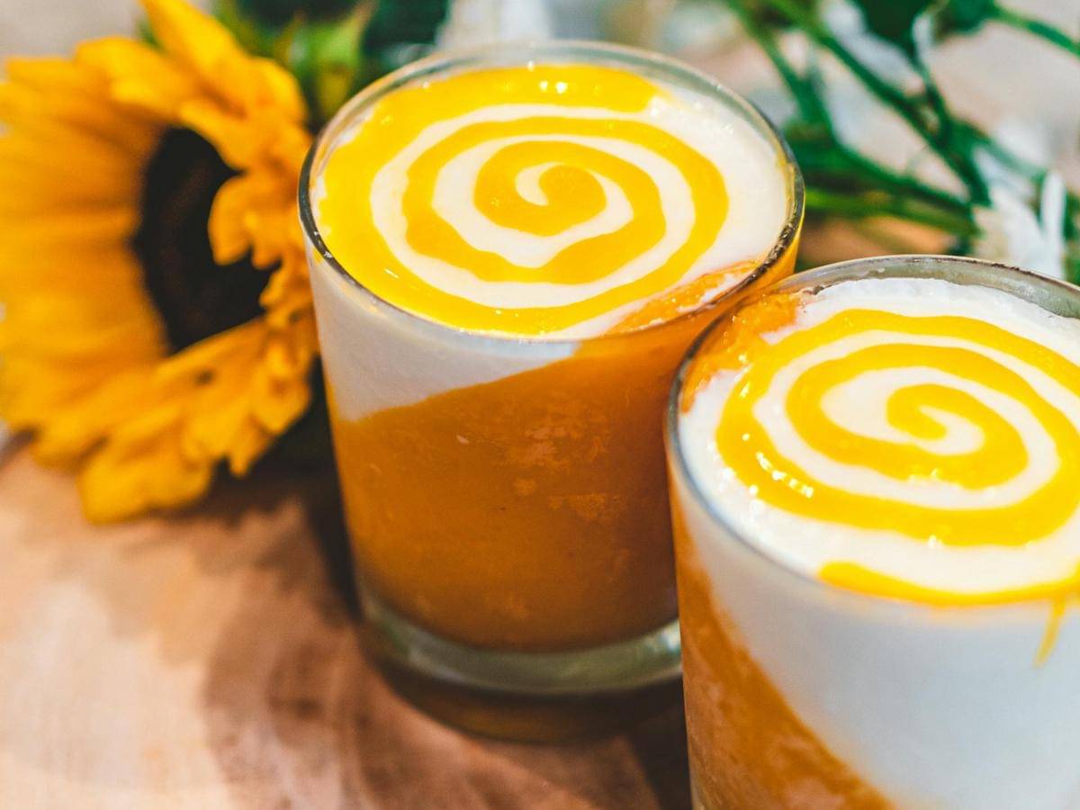 ilustrasi panna cotta mangga