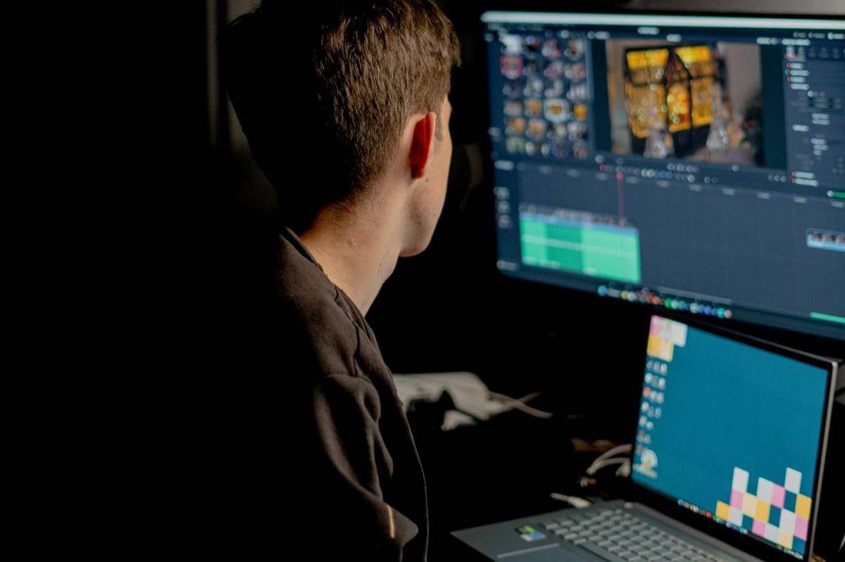 ilustrasi colorist / color grading artist 