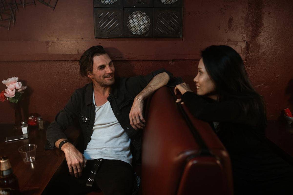 ilustrasi obrolan teman