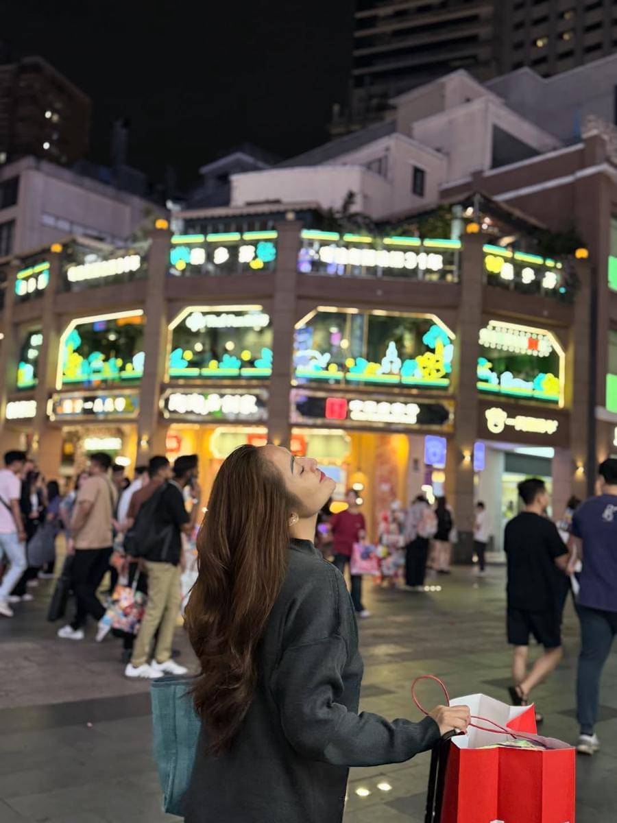 Krisjiana dan Siti Badriah jalan-jalan di Guangzhou