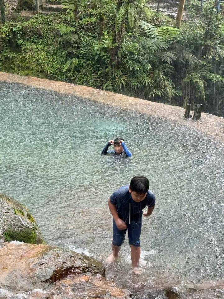 Ririe Fairus ajak anak ke Lembah Tepus