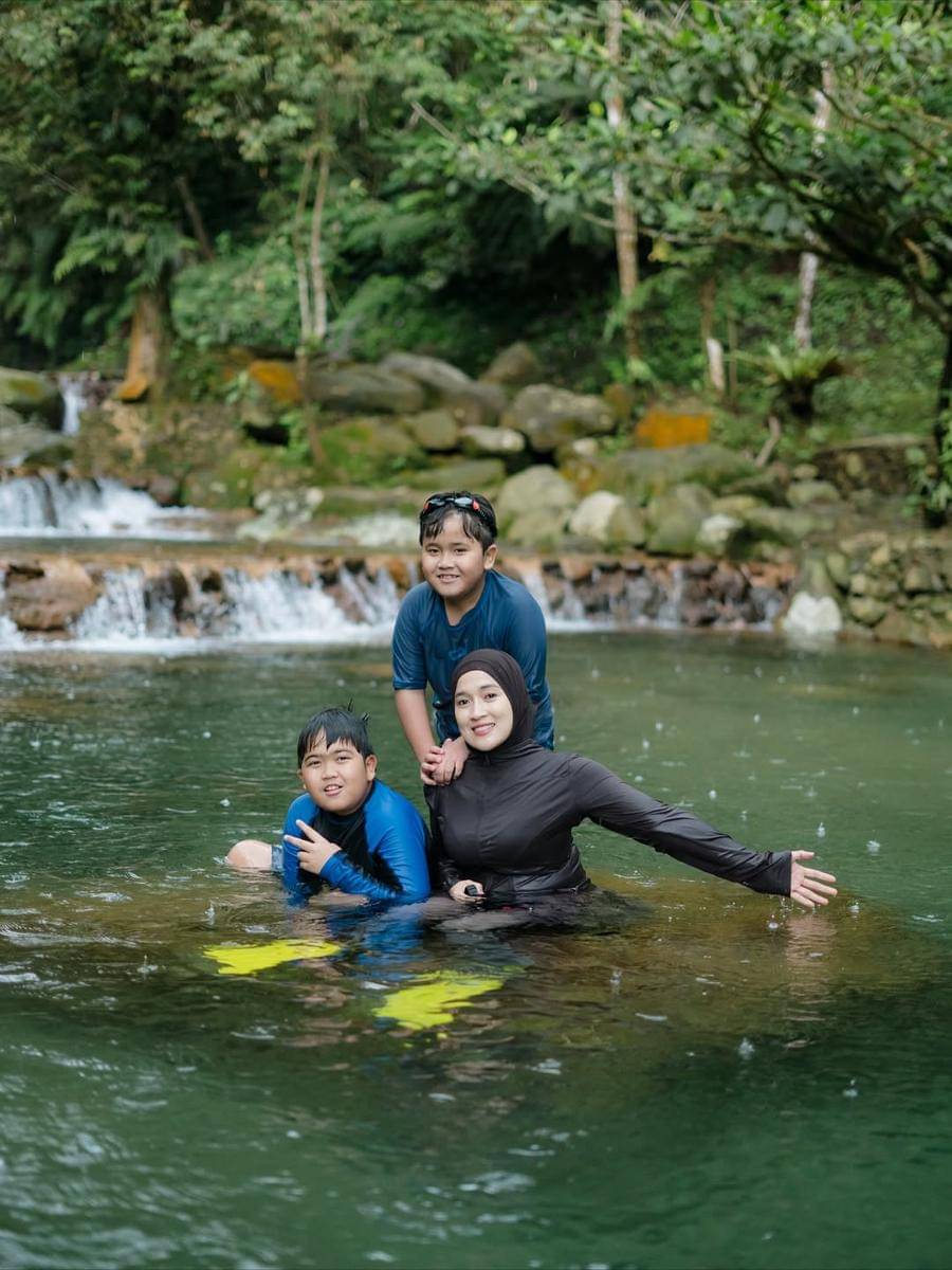 Ririe Fairus ajak anak ke Lembah Tepus