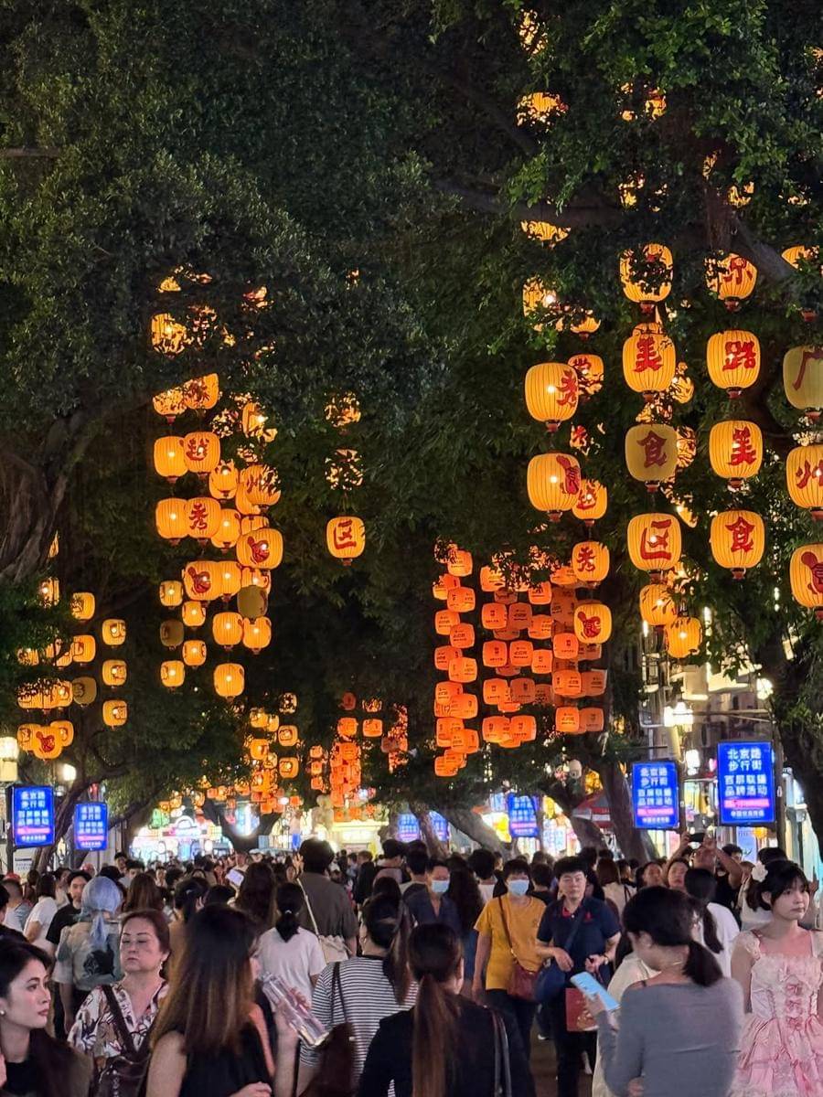 Krisjiana dan Siti Badriah jalan-jalan di Guangzhou