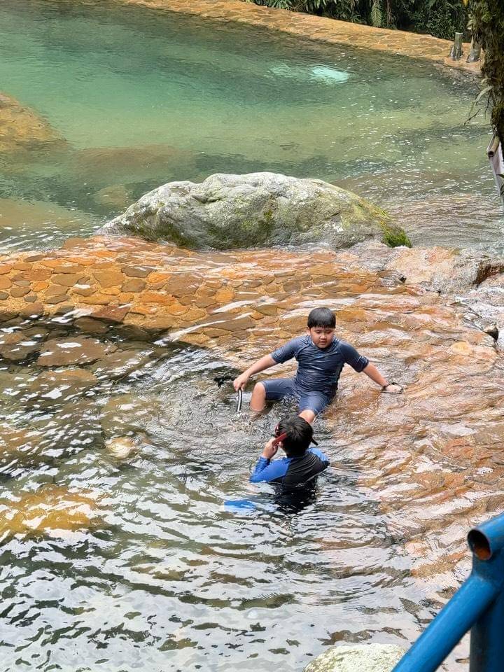 Ririe Fairus ajak anak ke Lembah Tepus