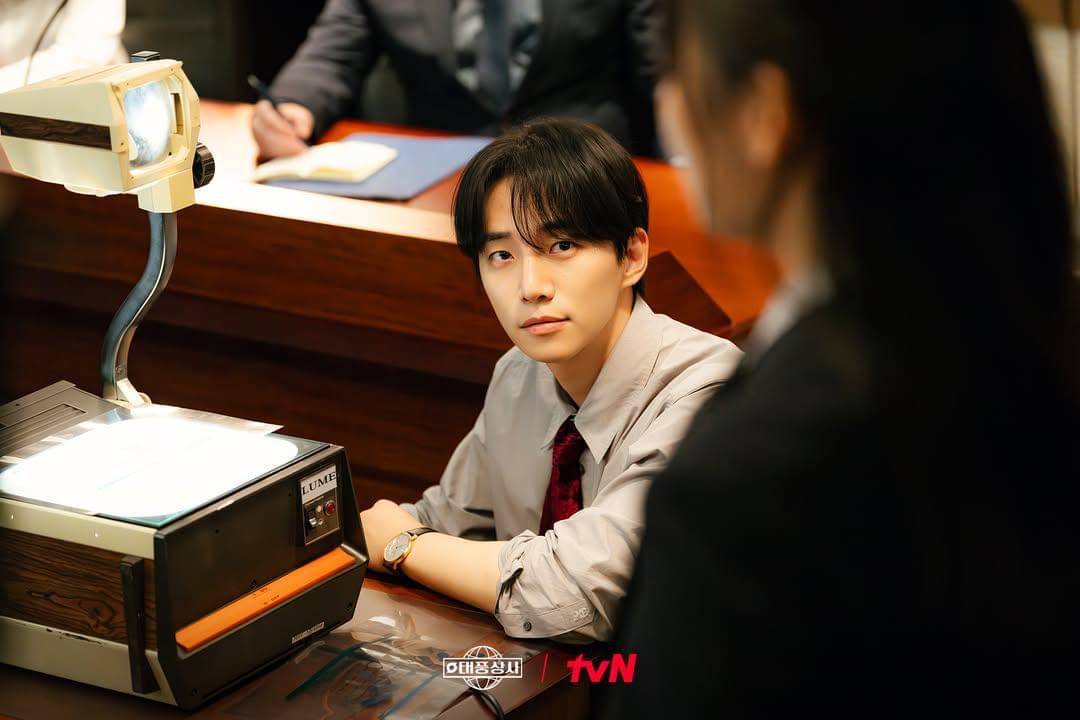 Kang Tae Poong (Lee Jun Ho) dalam drakor Typhoon Family