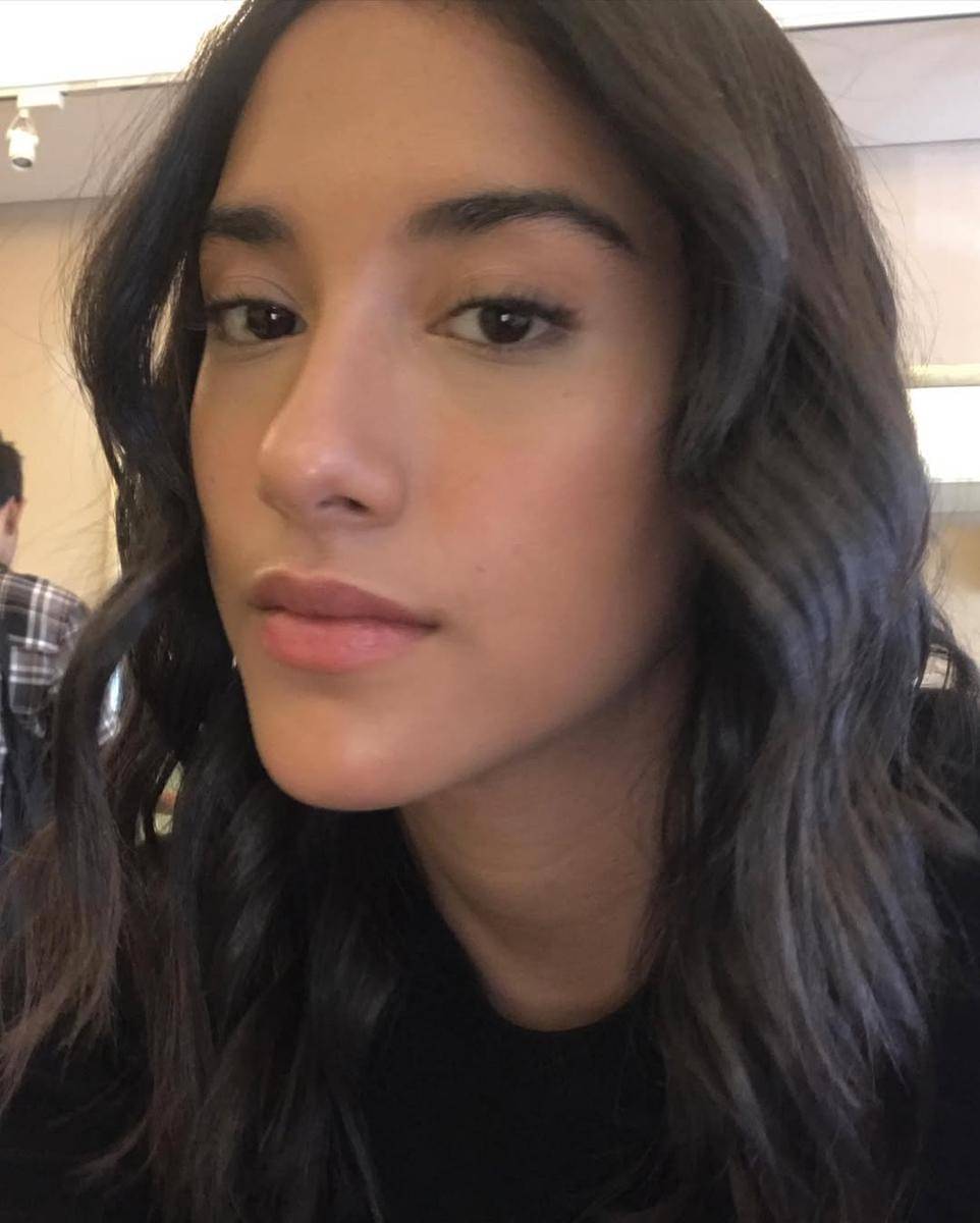 Inspirasi makeup ala Sabrina Alatas