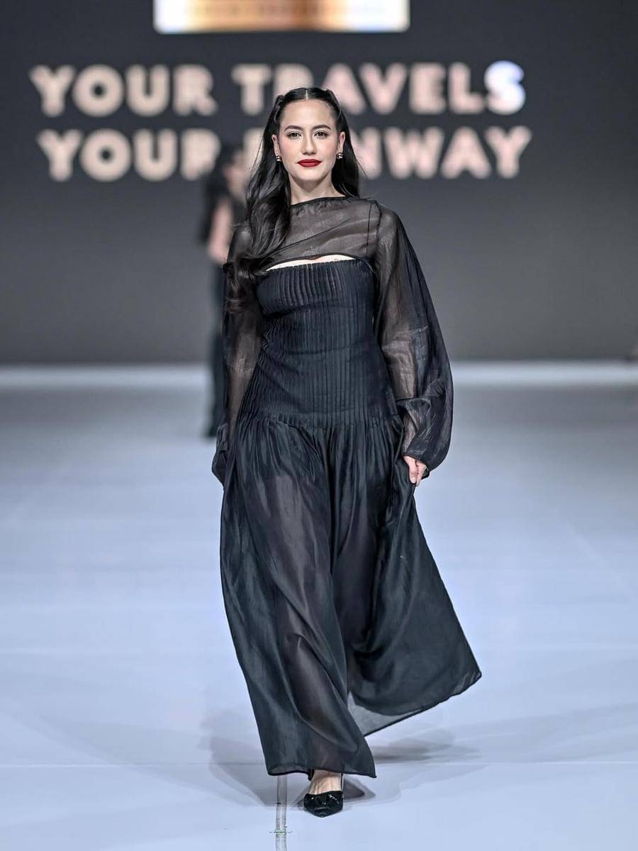 Pevita Pearce tampil di JFW 2026