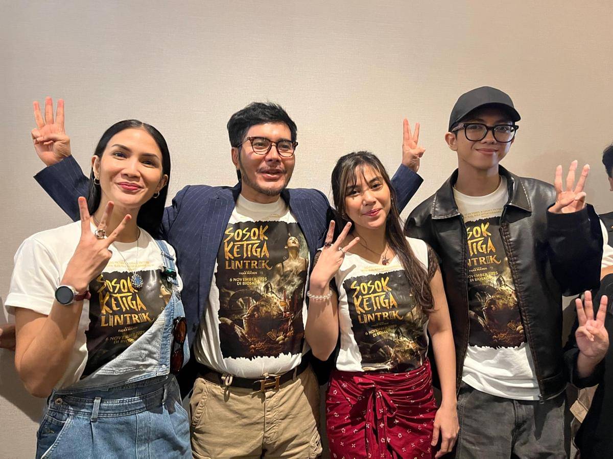 Meet and greet sejumlah pemeran film Sosok Ketiga: Lintrik di Uptown Mall BSB, Mijen, Kota Semarang, Senin (3/11/2025). (IDN Times/Dhana Kencana)