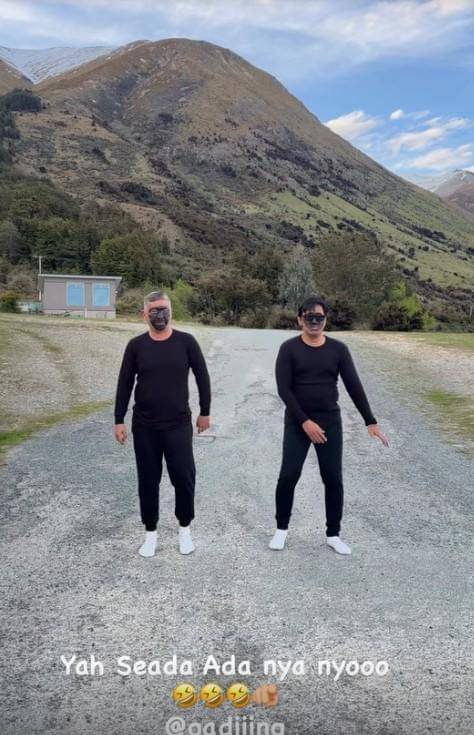 The Prediksi dan Bedain Pakai Baju Kostum Shaun The Sheep (instagram.com/theprediksi_)