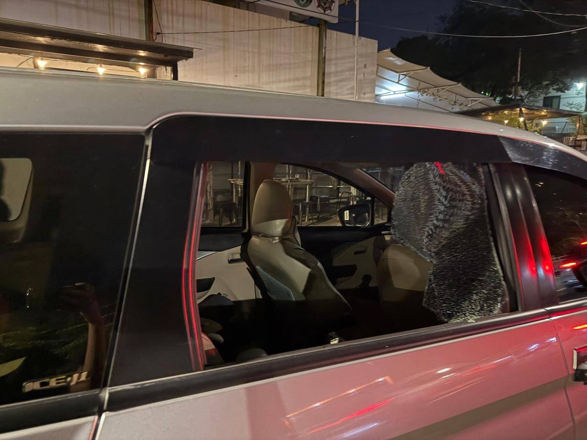 Kaca mobil wartawan Kompas.com dipecahkan di Menteng, laptop dan ID pers raib saat makan malam bersama rekan sejawat. (Dok. Istimewa)