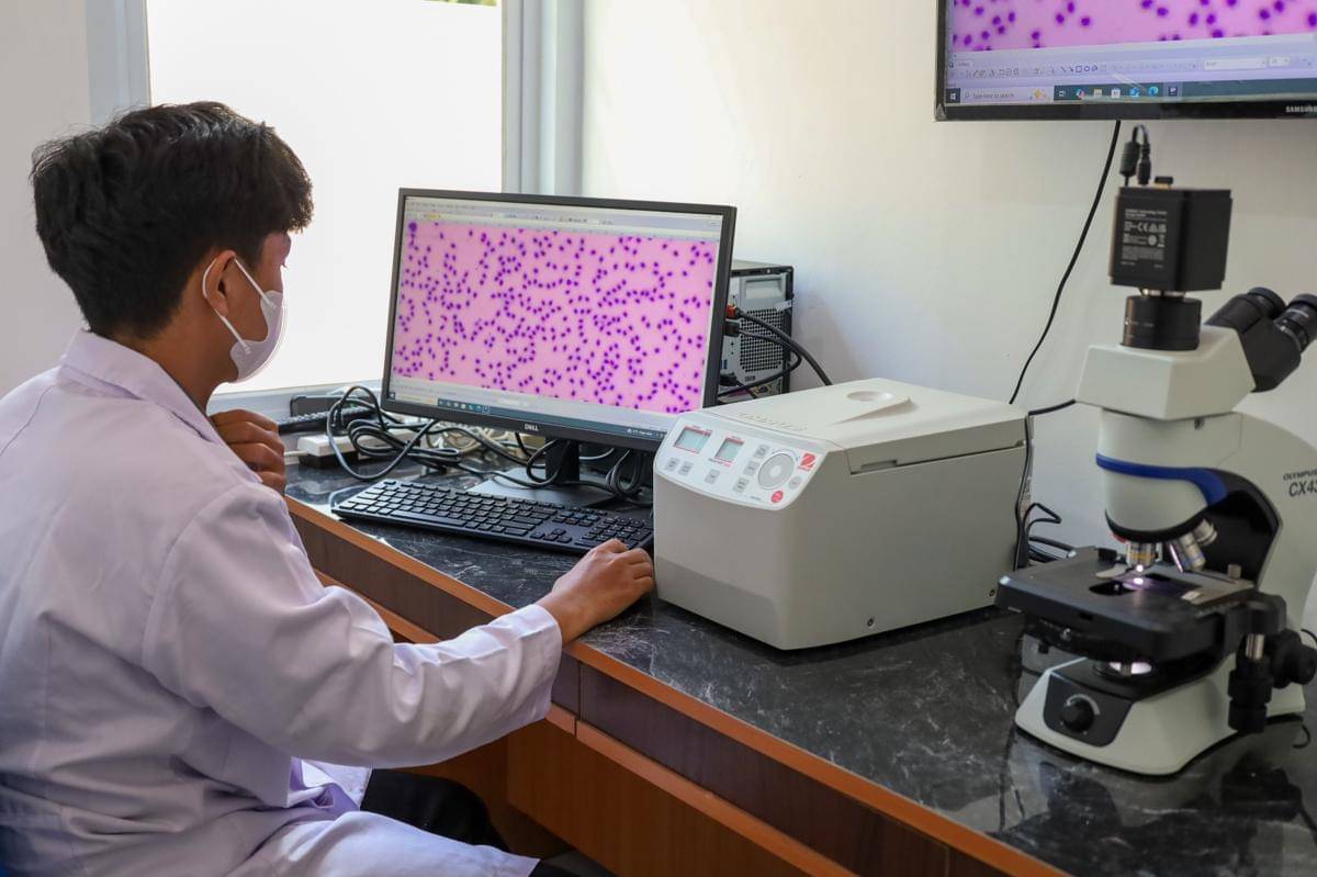 Fakultas Peternakan dan Pertanian (FPP) Universitas Diponegoro (Undip) meresmikan Undip Animal Health Center (UAHC) untuk memenuhi kebutuhan layanan kesehatan hewan. (Dok. Undip)