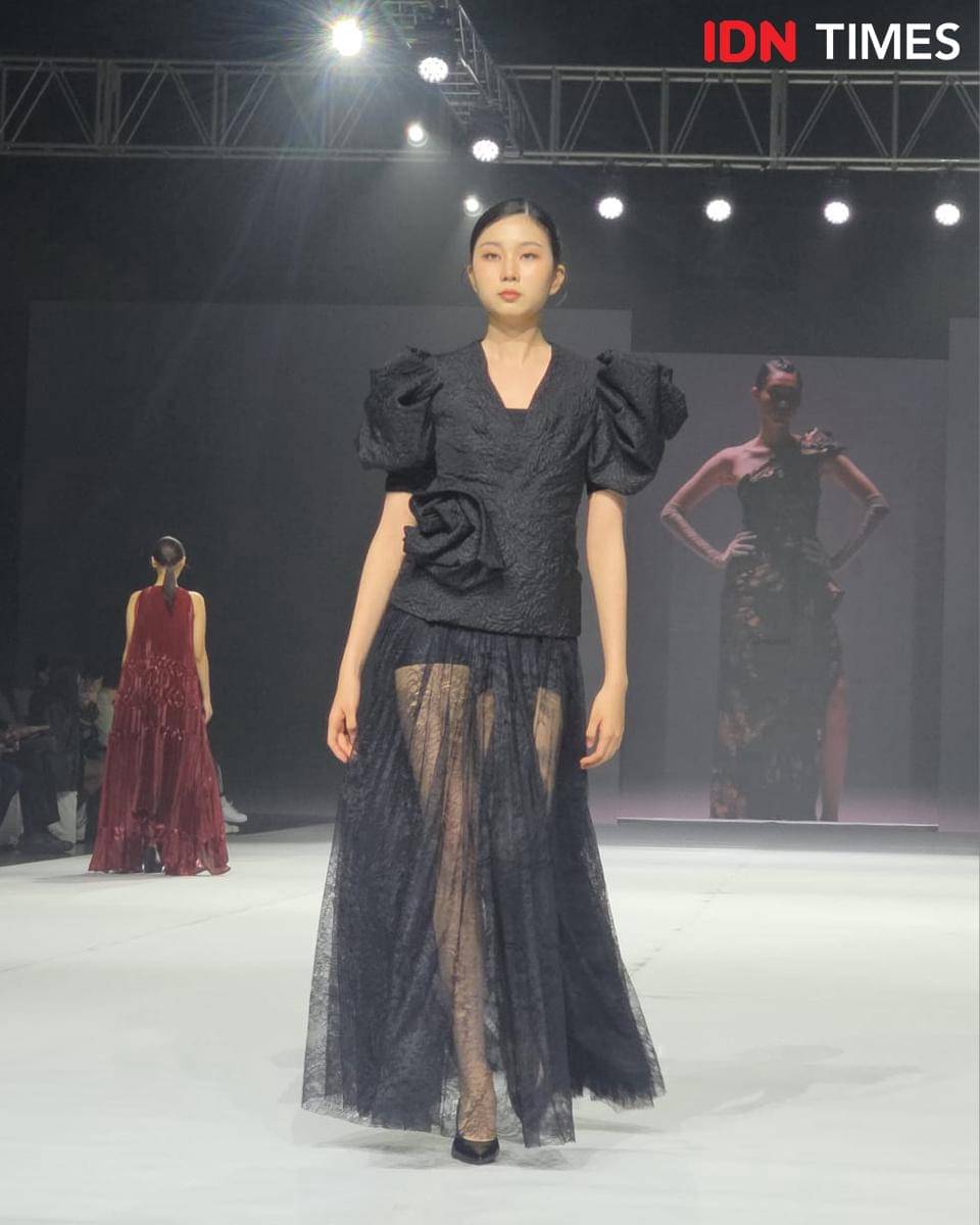 Koleksi karya Ernesto Abram di Busan Fashion Week 2025