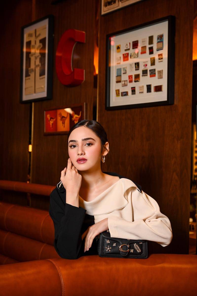 OOTD Couple Syifa Hadju-El Rumi di Pembukaan The Coach Restaurant Singapura