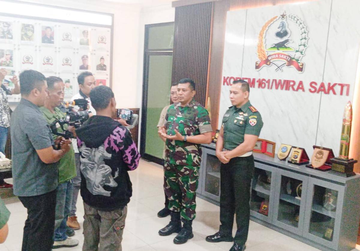 Danrem 161/WS, Brigjen TNI Hendro Cahyono membenarkan laporan kasus terhadap ayah Prada Lucky.